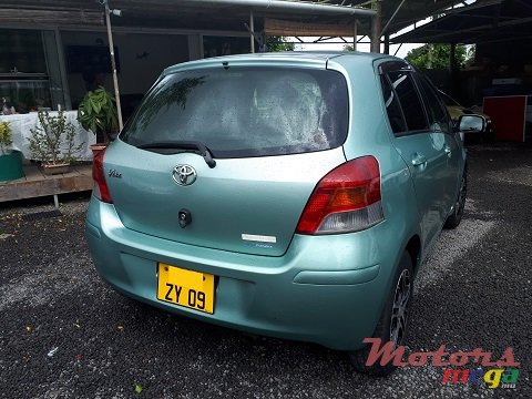 2009' Toyota Vitz photo #6