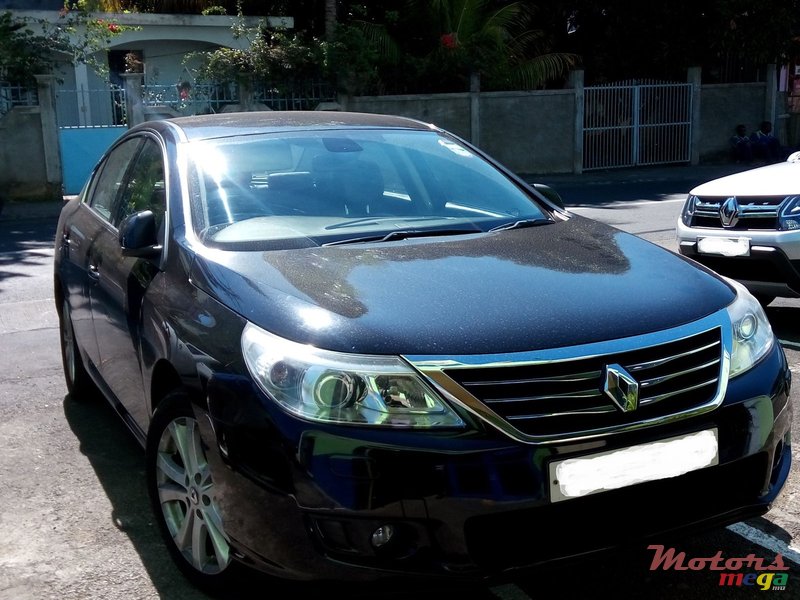 2011' Renault Latitude photo #1