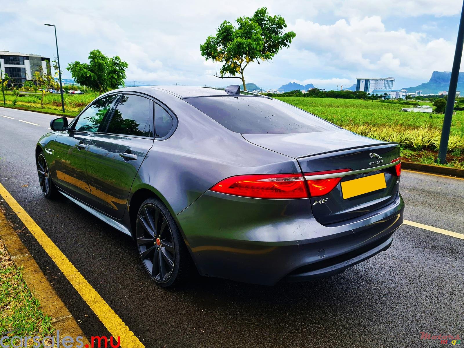 2018' Jaguar XF R Sport photo #3