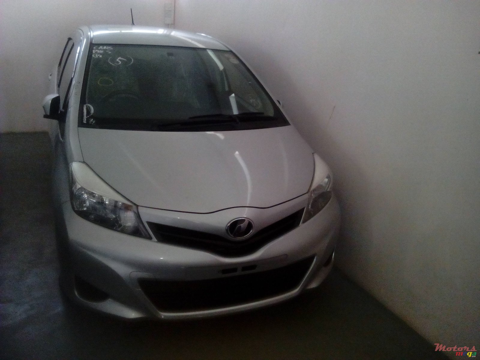 2011' Toyota Vitz photo #1