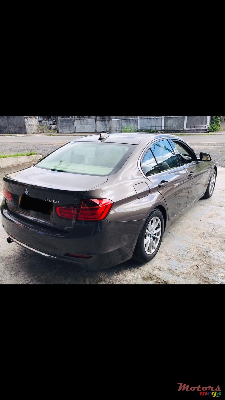 2013' BMW 3 Series Compact photo #2