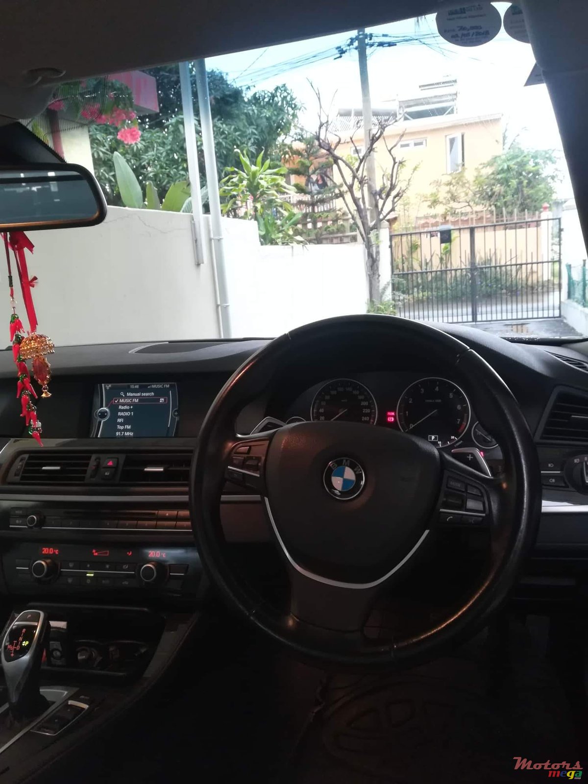 2012' BMW 520 photo #2