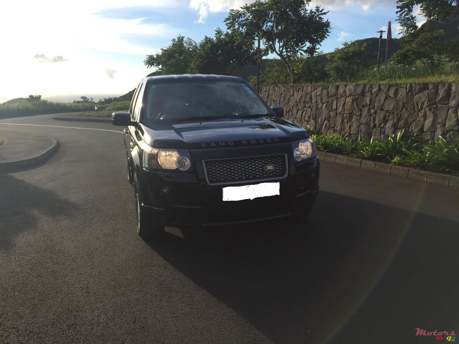 2011' Land Rover Freelander Model Jeep photo #1