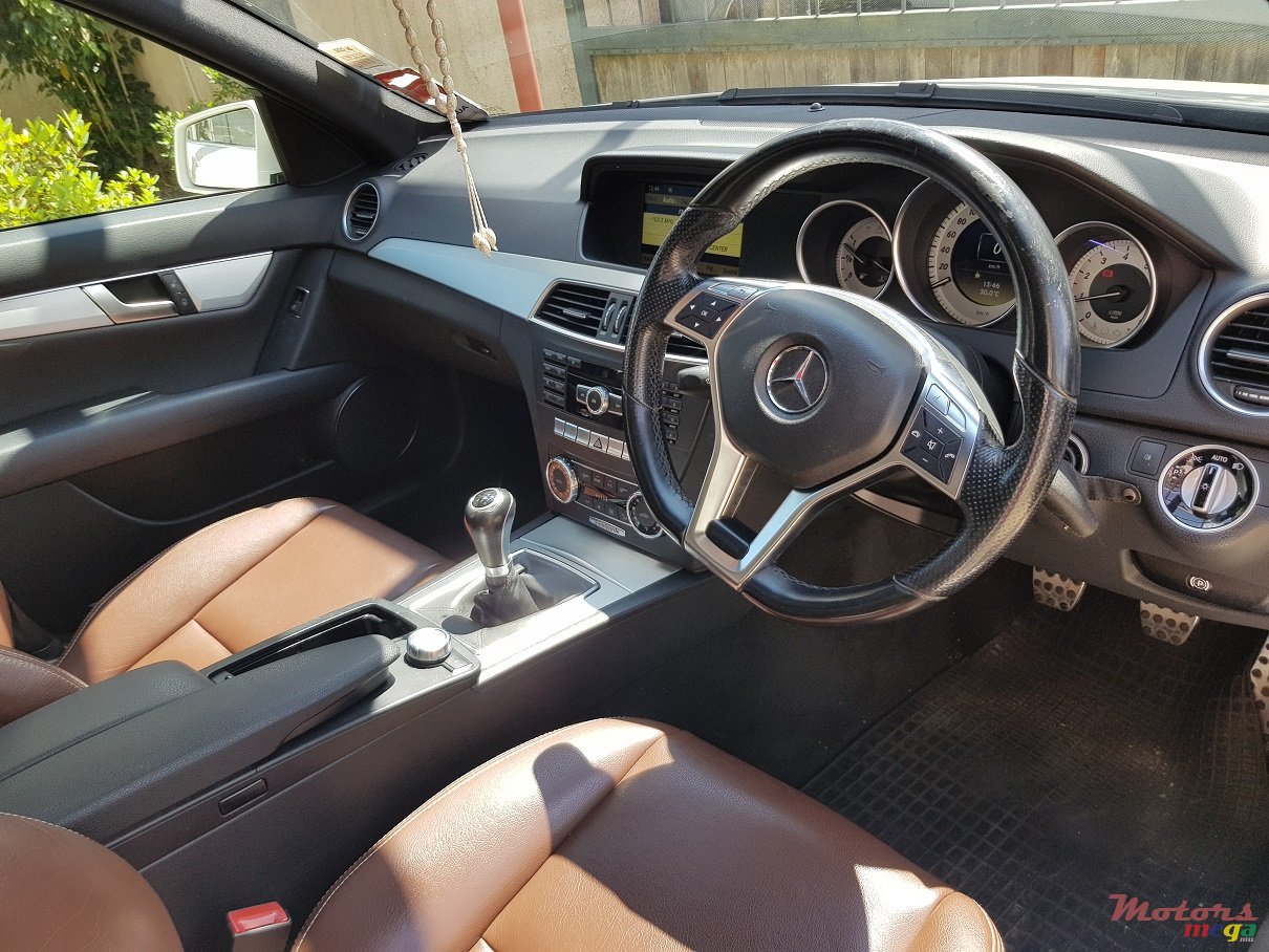 2011' Mercedes-Benz C-Class photo #3