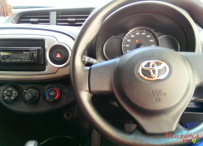 2012' Toyota Vitz photo #4