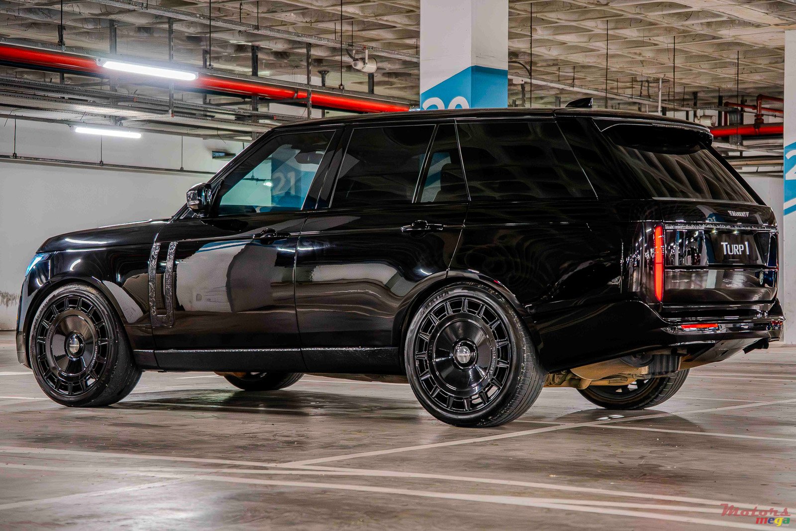 2015' Land Rover Range Rover photo #3