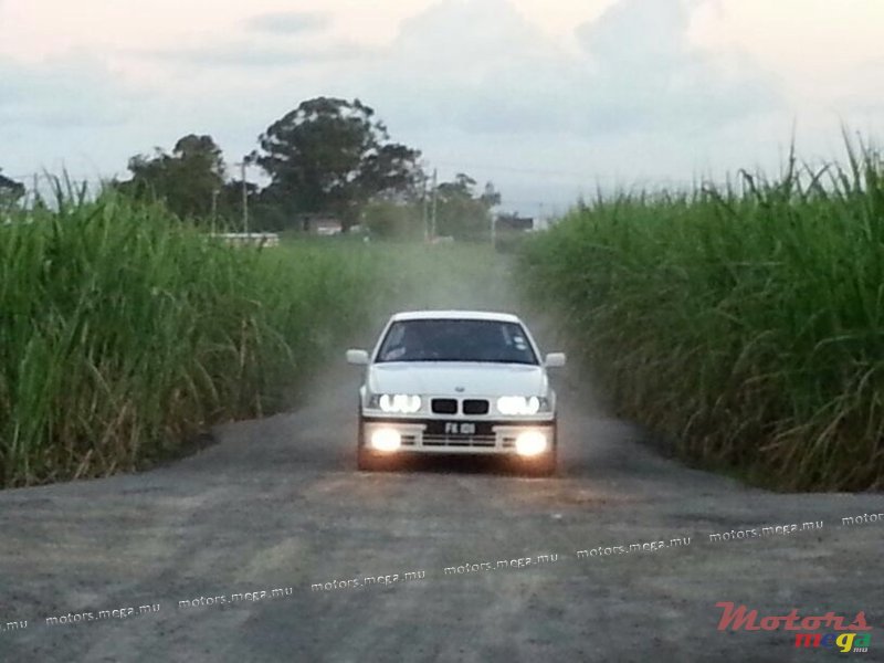1992' BMW 3 Series Sedan photo #1