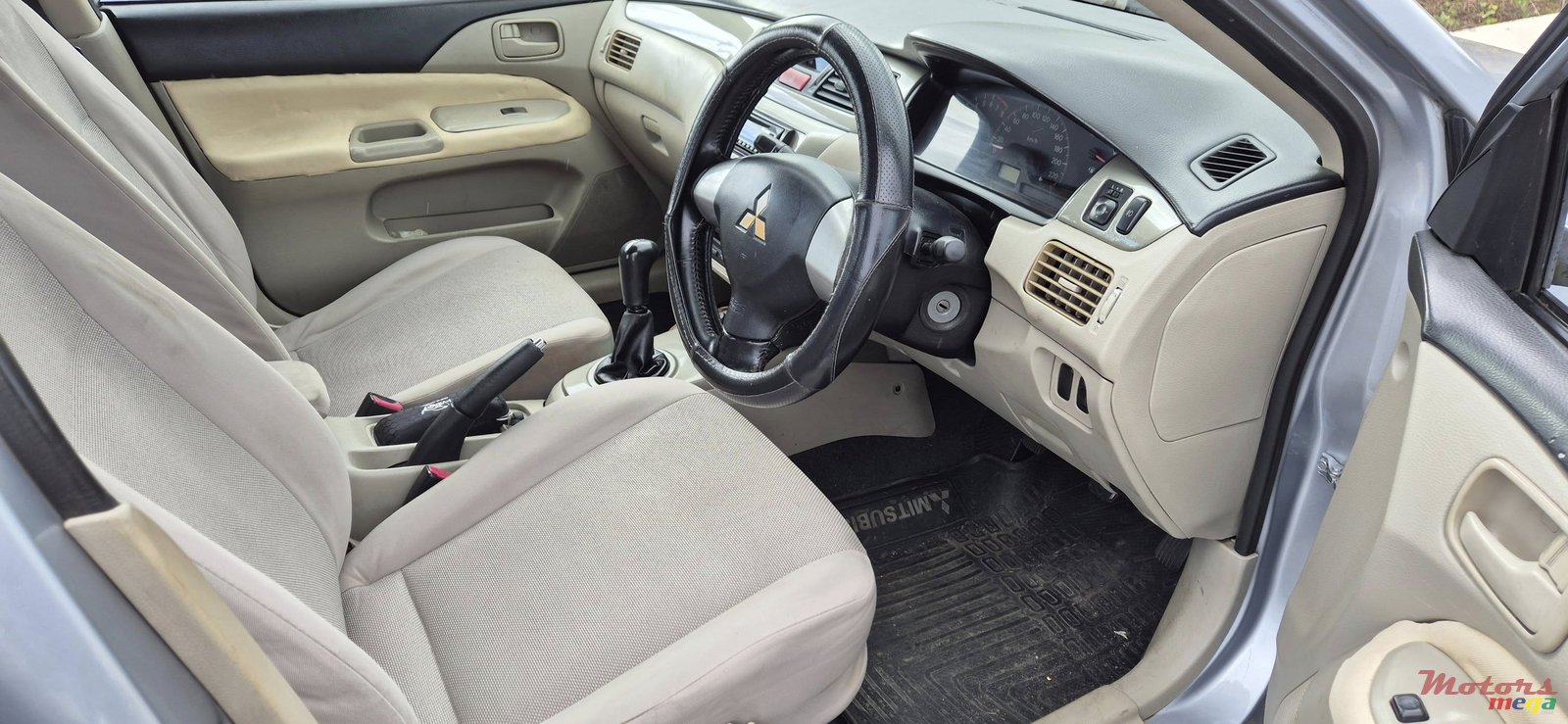 2009' Mitsubishi Lancer photo #3