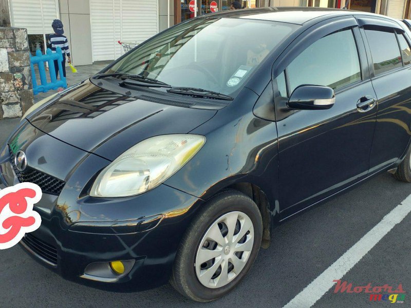 2009' Toyota Vitz photo #5