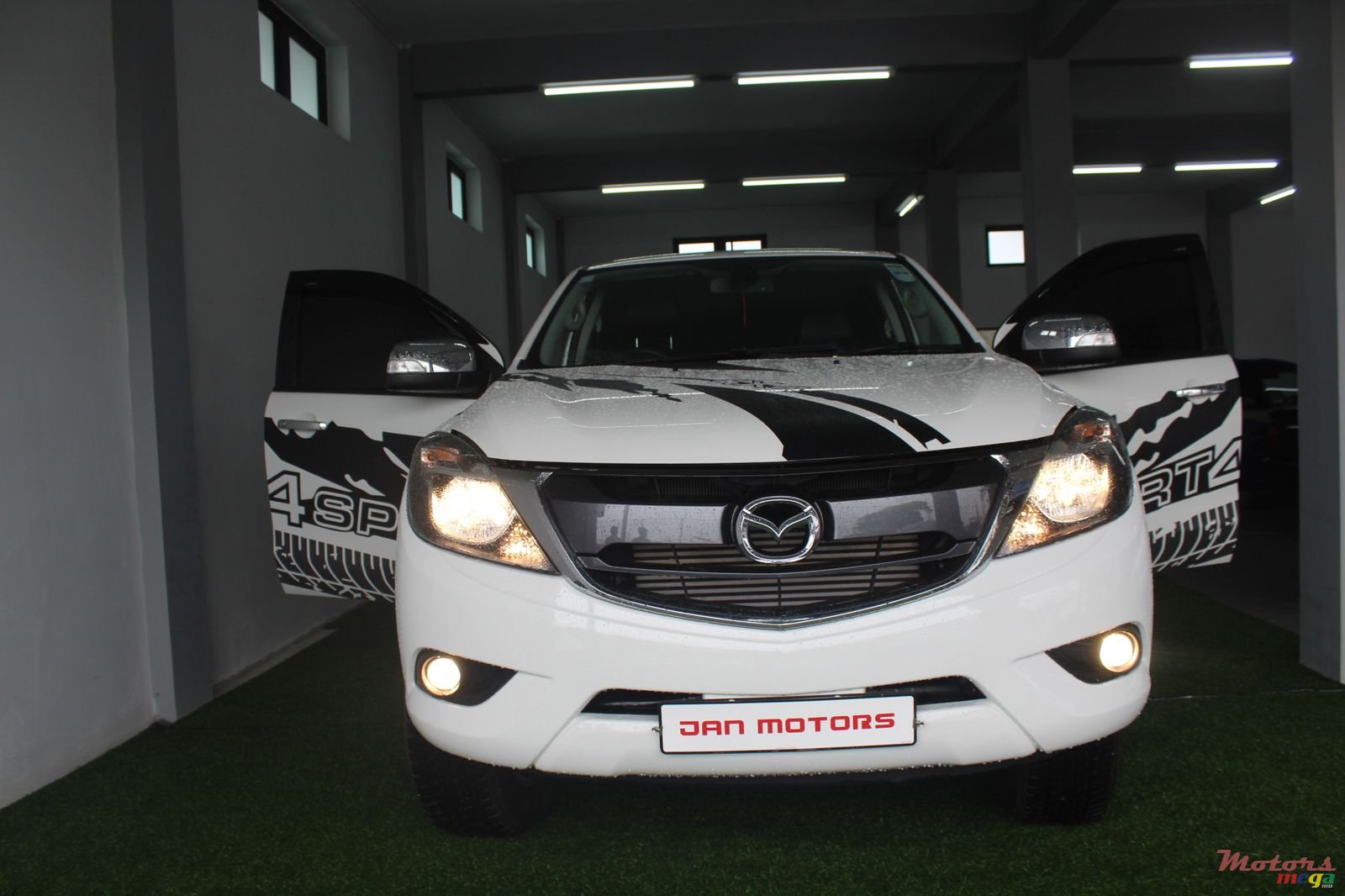 2019' Mazda BT-50 4X4 SPORT LOOK photo #2