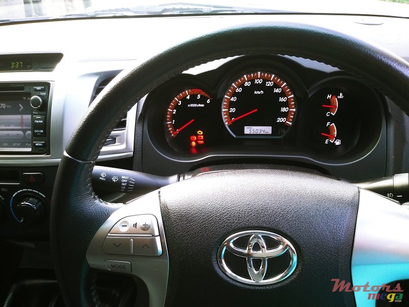 2015' Toyota Hilux 4x4 3.0turbo intercooler photo #6