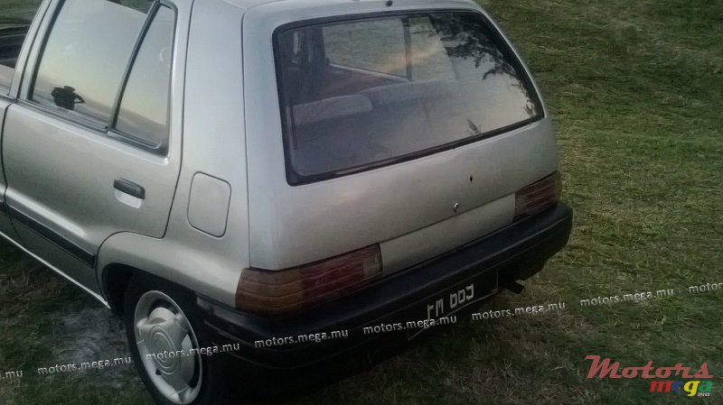 1992' Daihatsu Charade photo #2