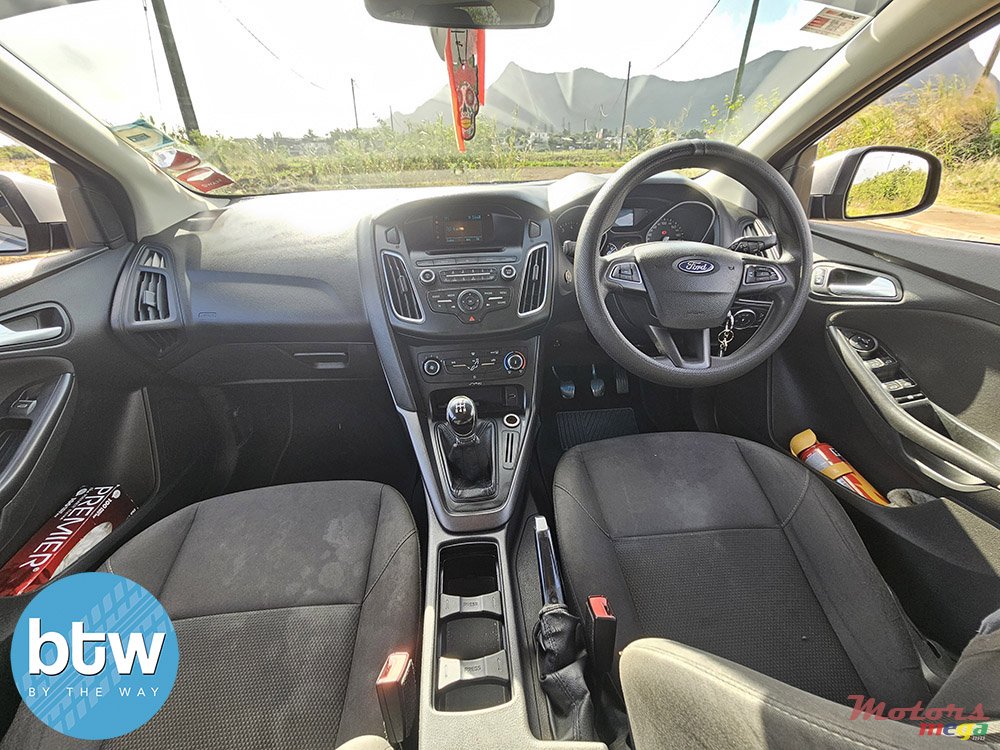 2017' Ford Focus photo #6