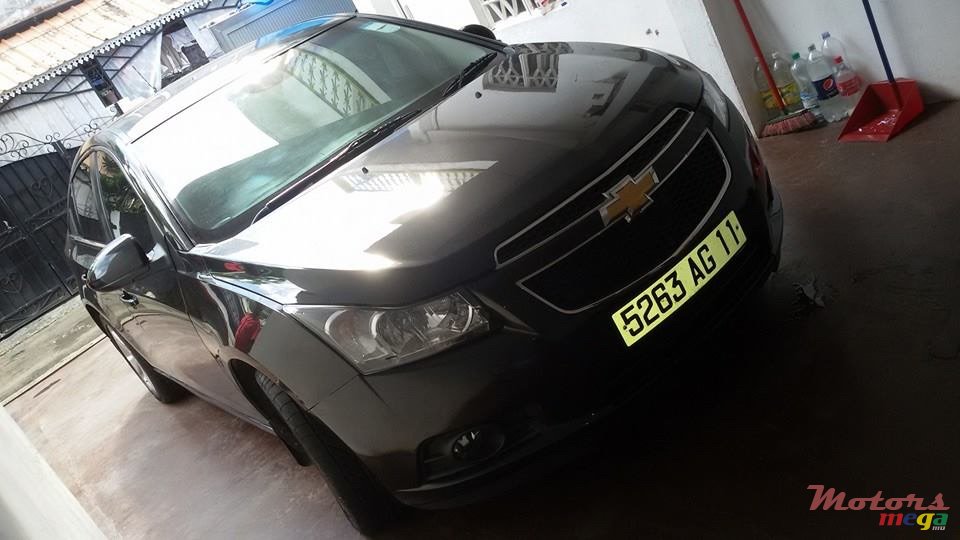 2011' Chevrolet Cruze photo #2