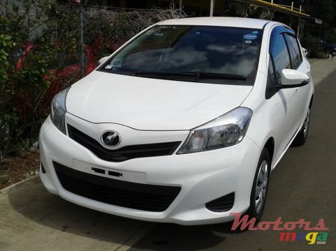 2012' Toyota Vitz photo #2