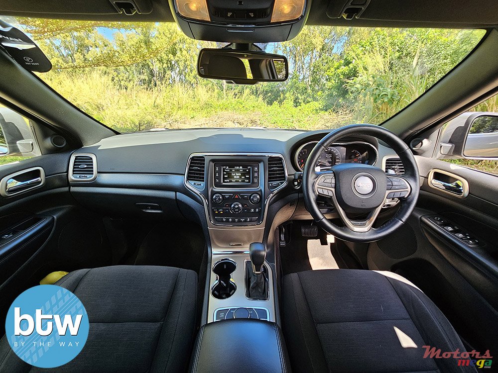 2016' Jeep Grand Cherokee photo #4