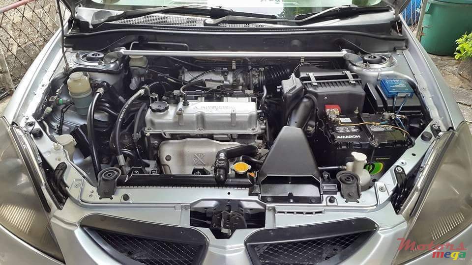 2004' Mitsubishi photo #8