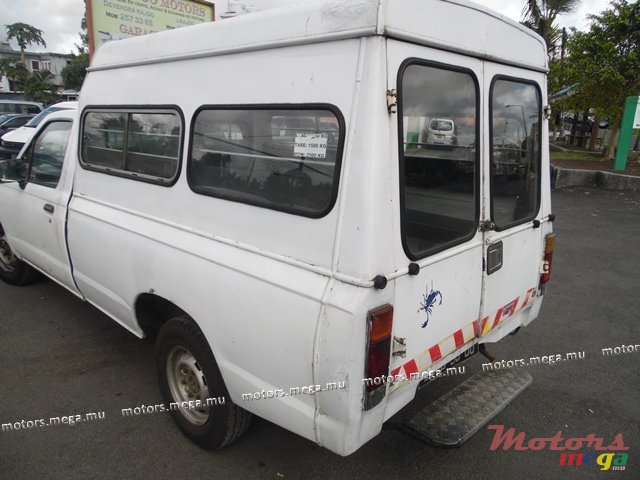 2000' Nissan 4x2 single cab photo #4