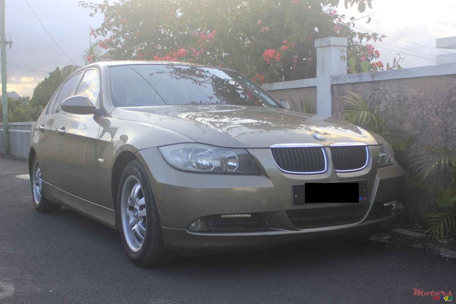 2006' BMW 3 Series 320i E90 photo #1