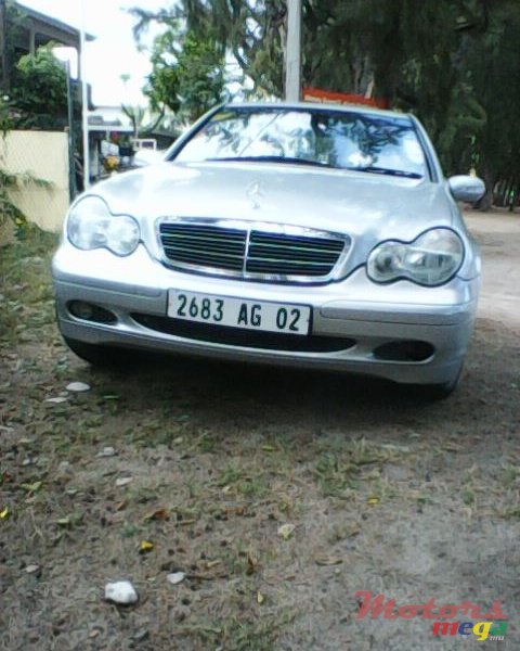 2002' Mercedes-Benz C-Class photo #1