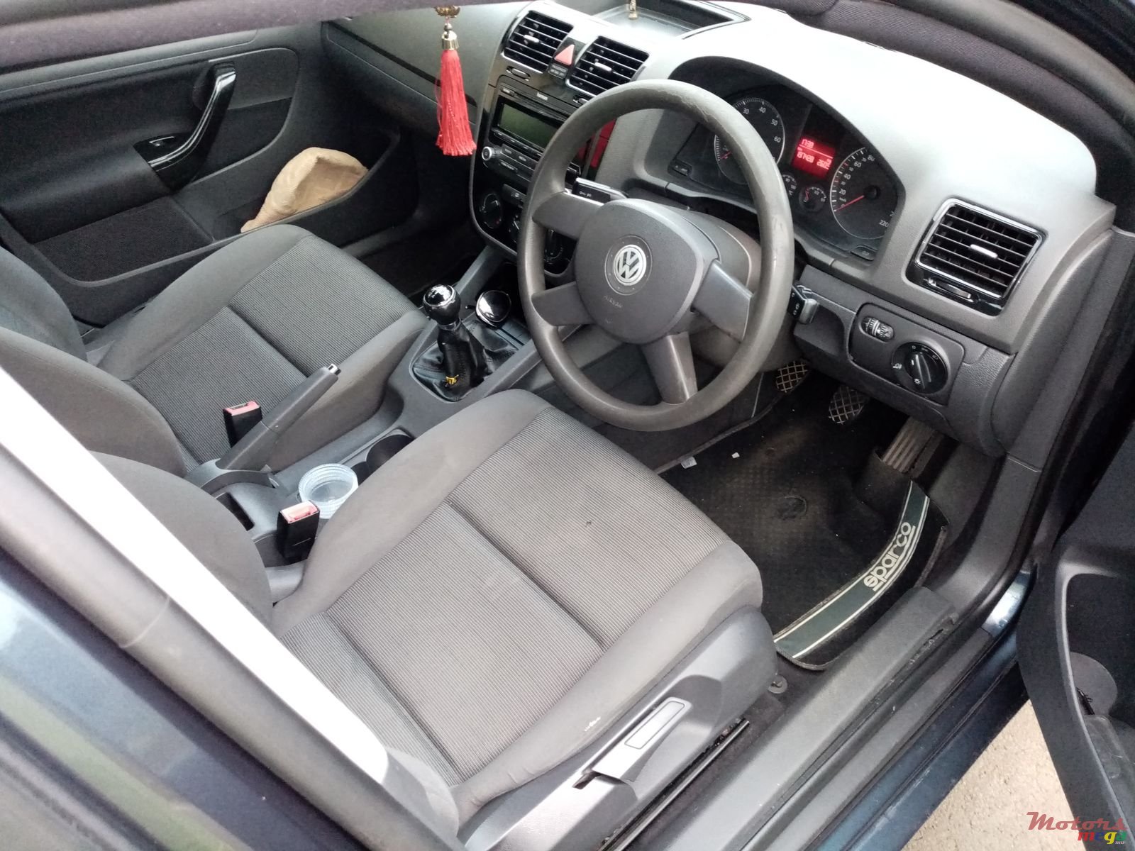 2004' Volkswagen Golf photo #4