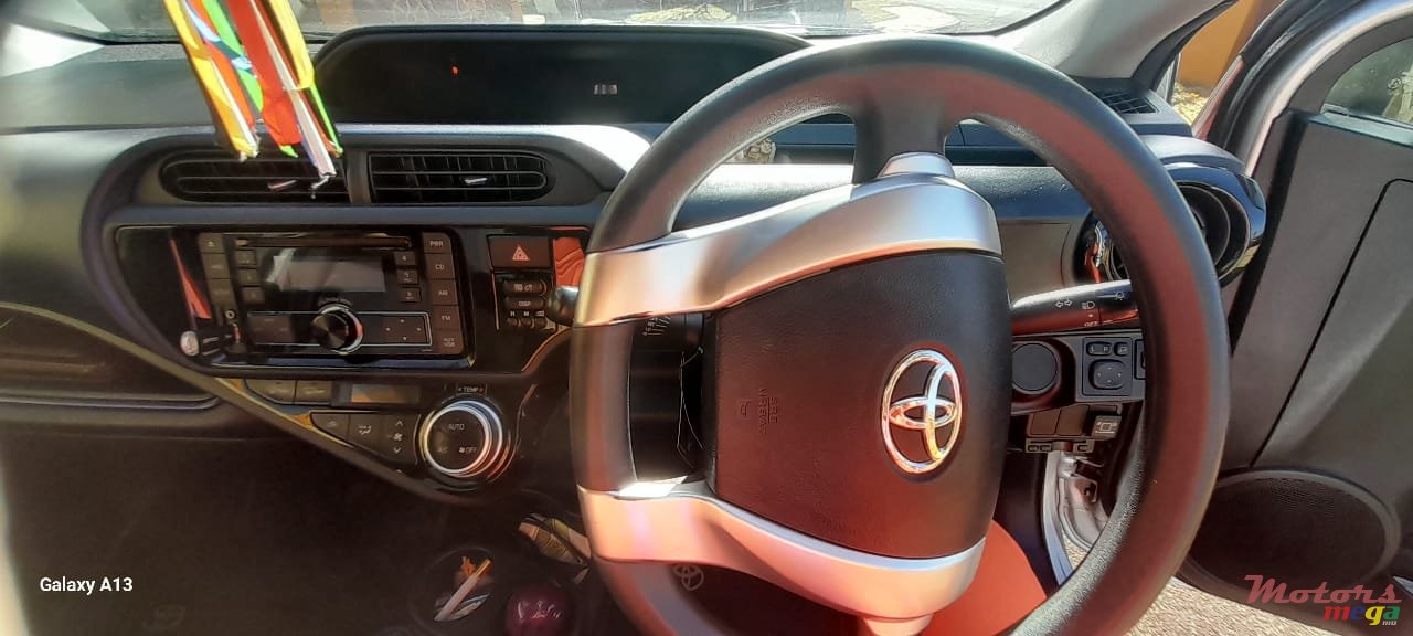 2016' Toyota Aqua photo #6