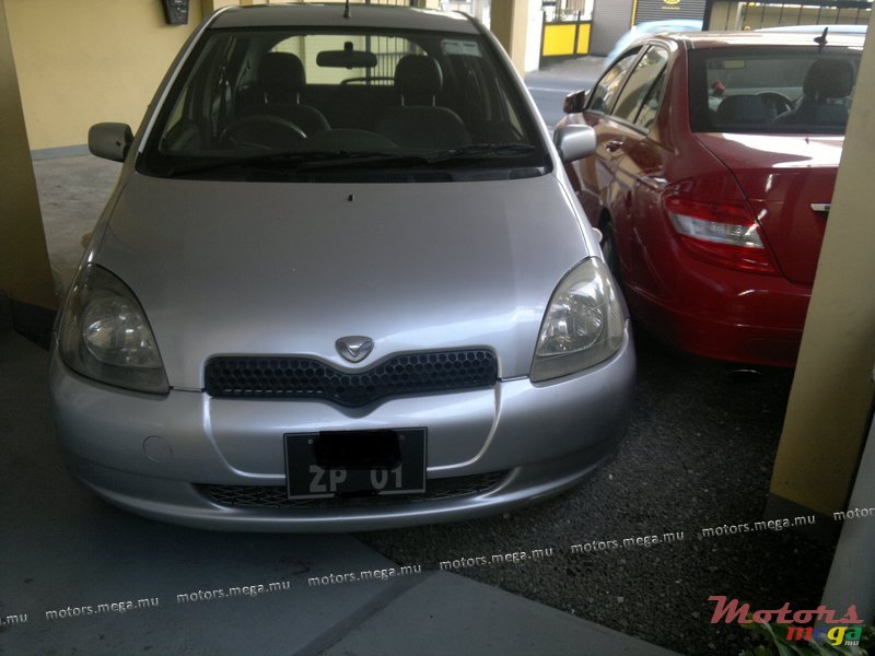 2001' Toyota Yaris VITZ AUTOMATIC photo #3