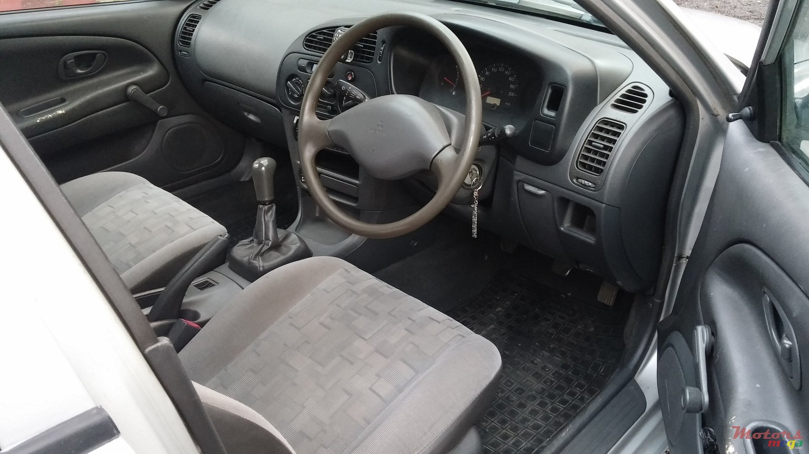 1999' Mitsubishi Lancer GL photo #4