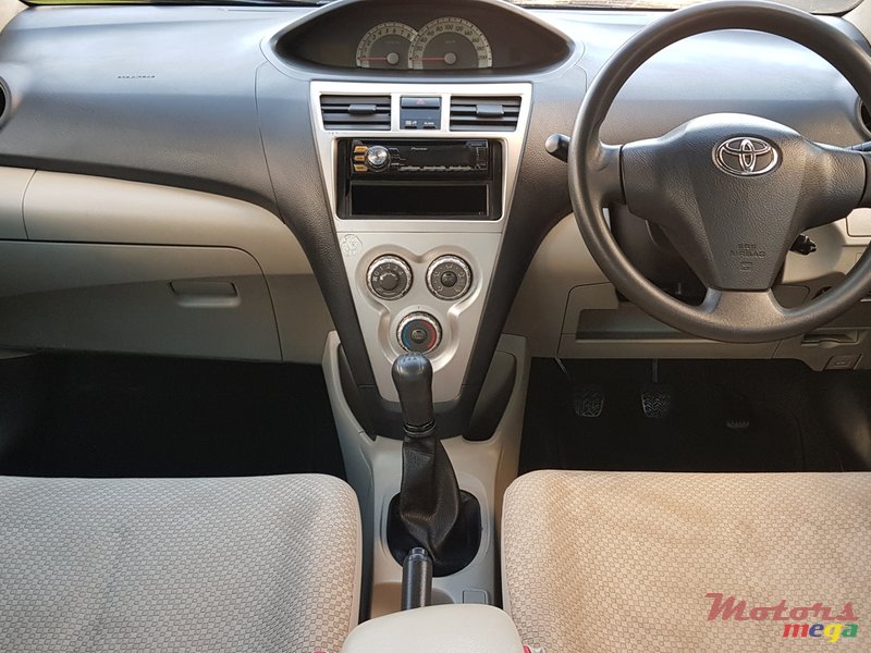 2007' Toyota Yaris Sedan photo #6