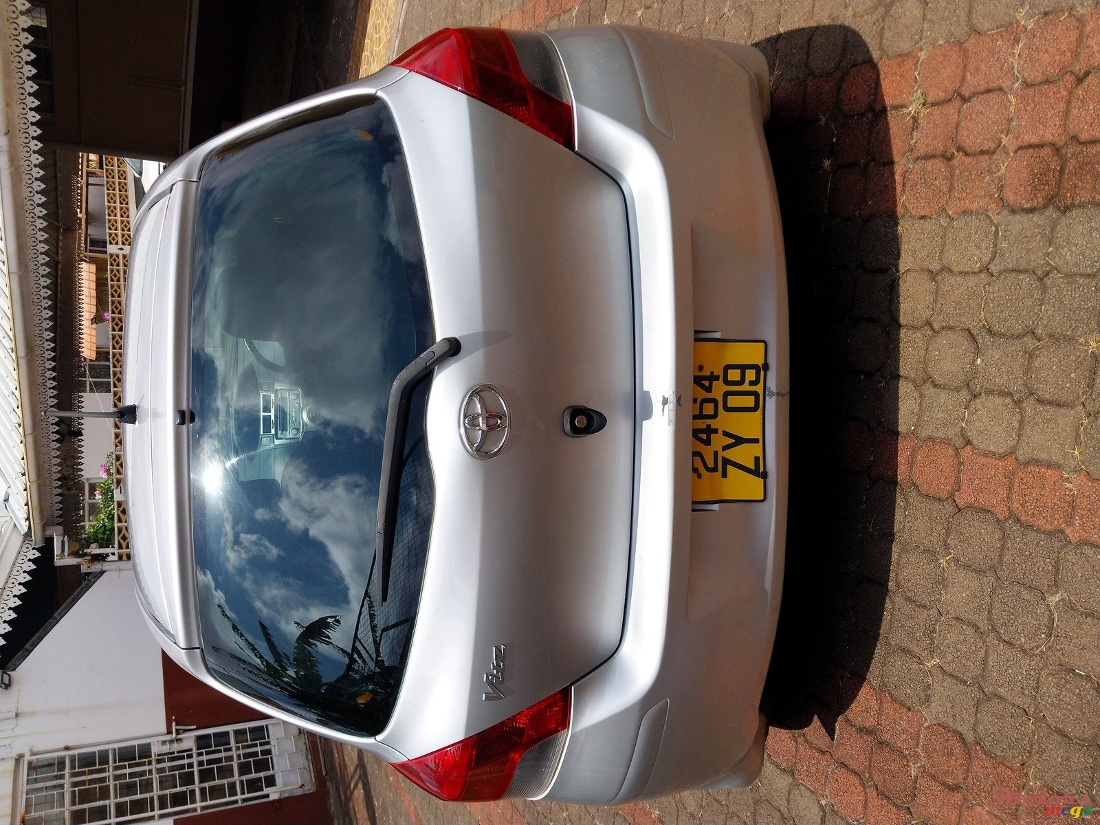 2009' Toyota Vitz photo #4