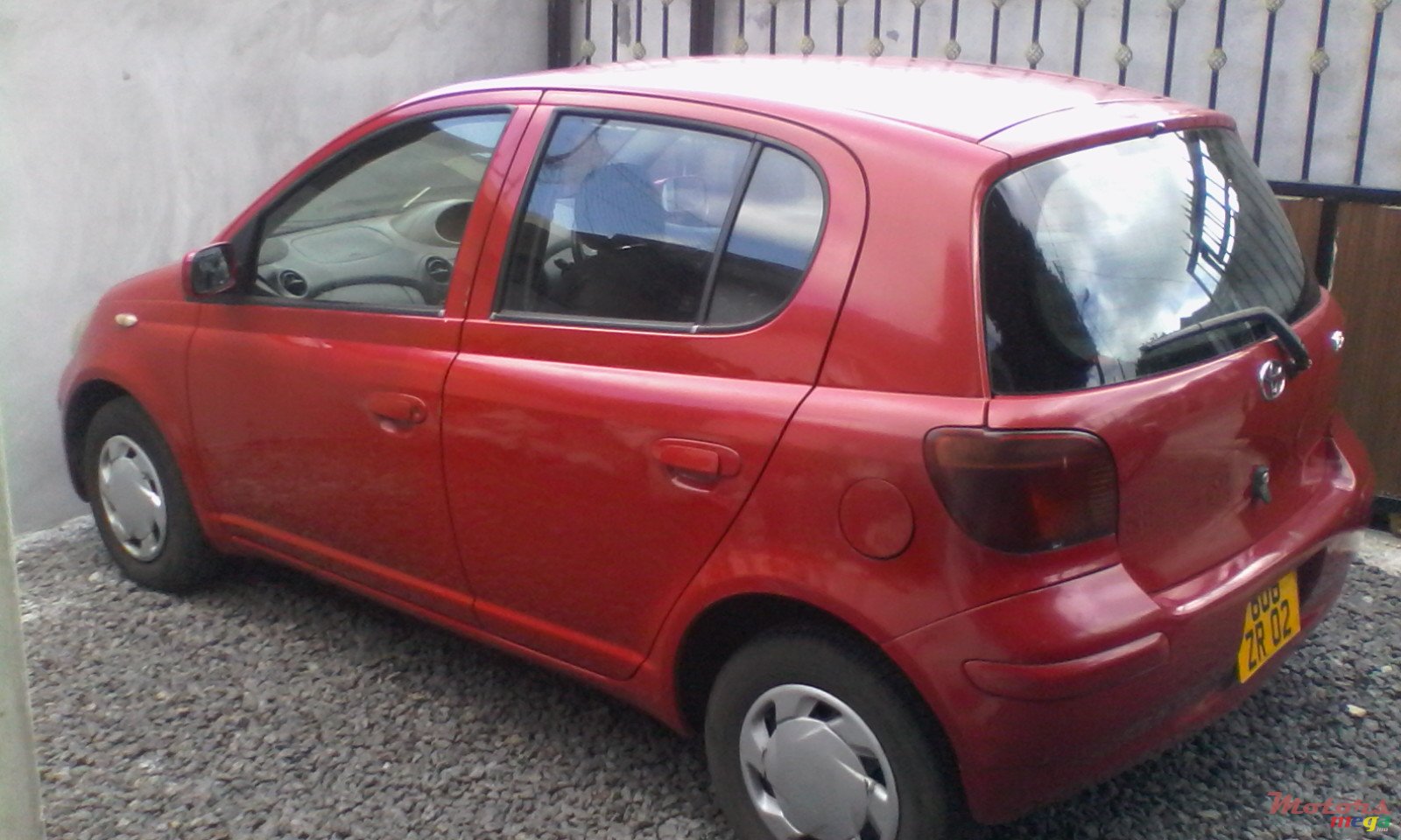 2002' Toyota Vitz photo #1