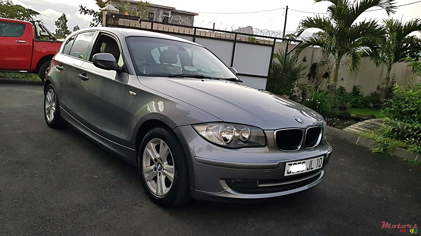 2010' BMW 116 Automatic photo #1