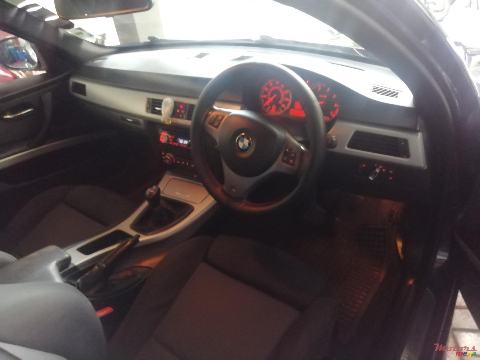 2009' BMW 3 Series photo #3