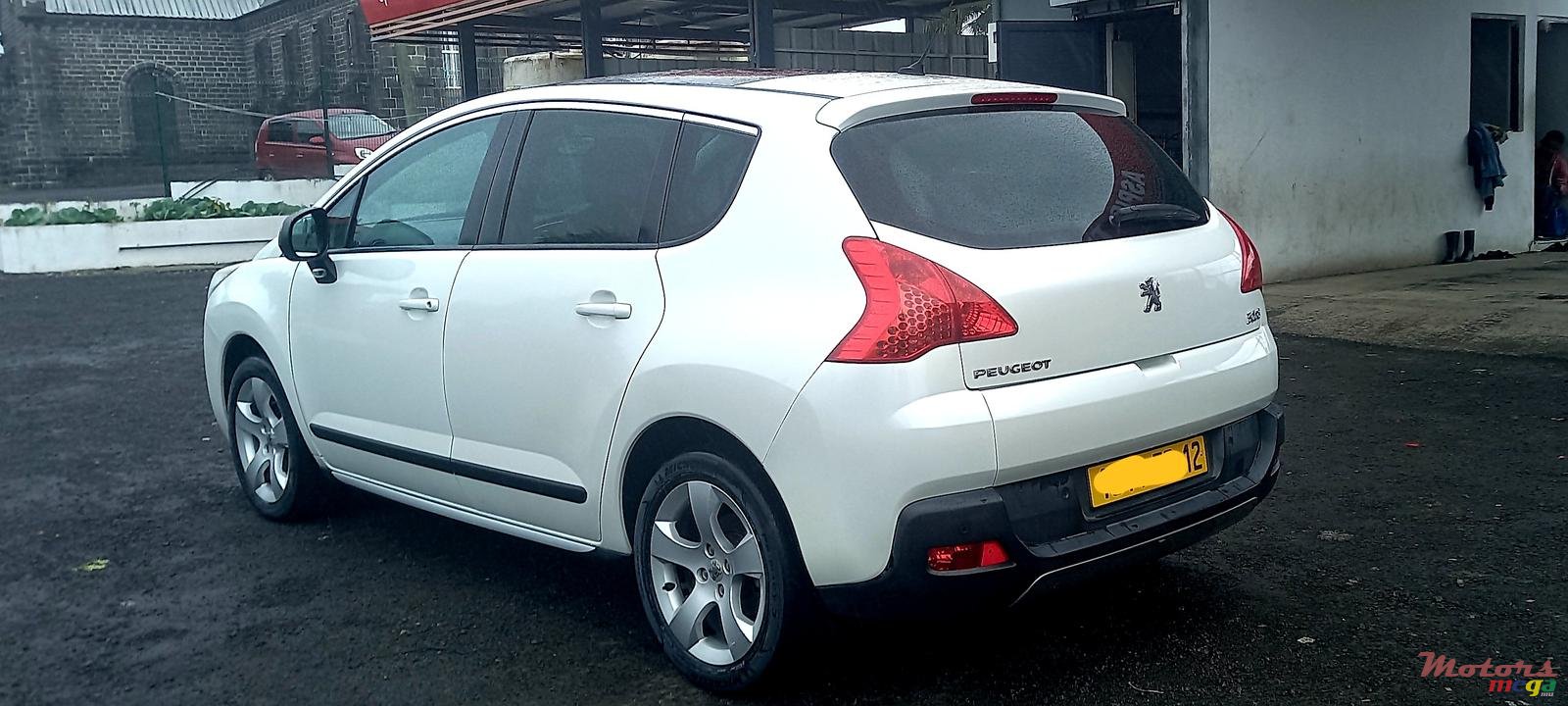 2012' Peugeot 3008 photo #3