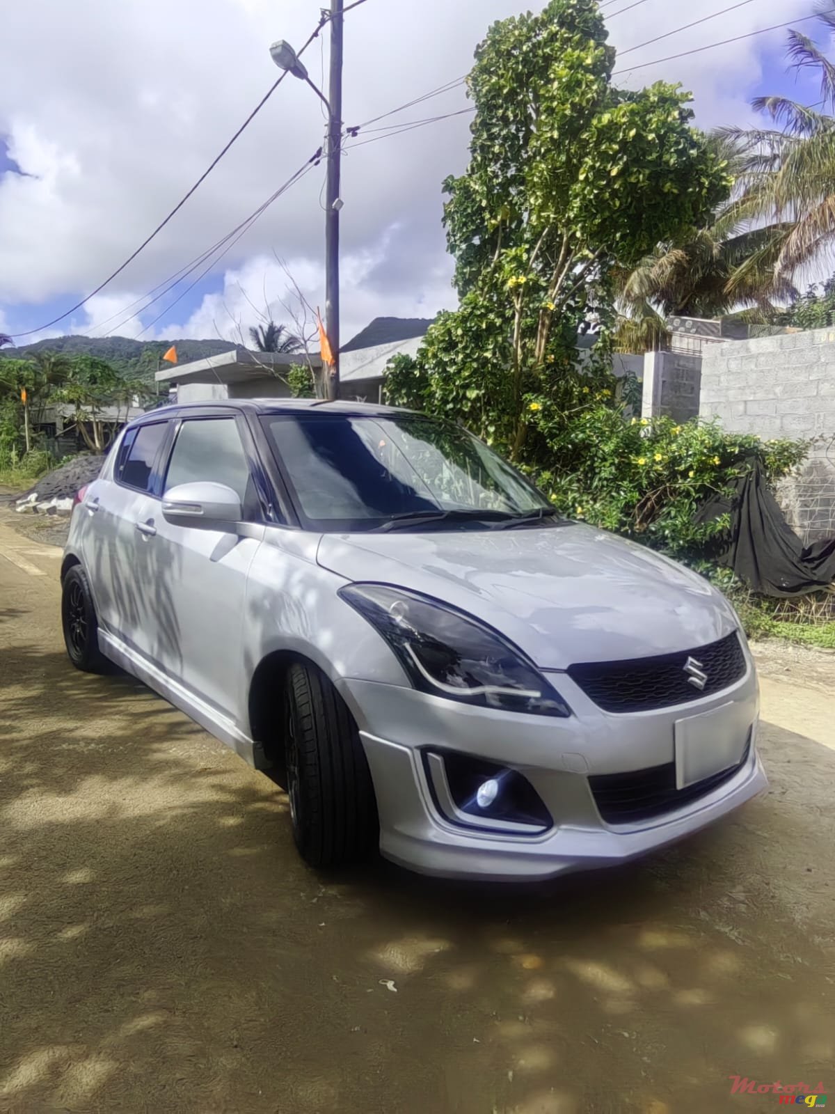 2015' Suzuki Swift photo #3