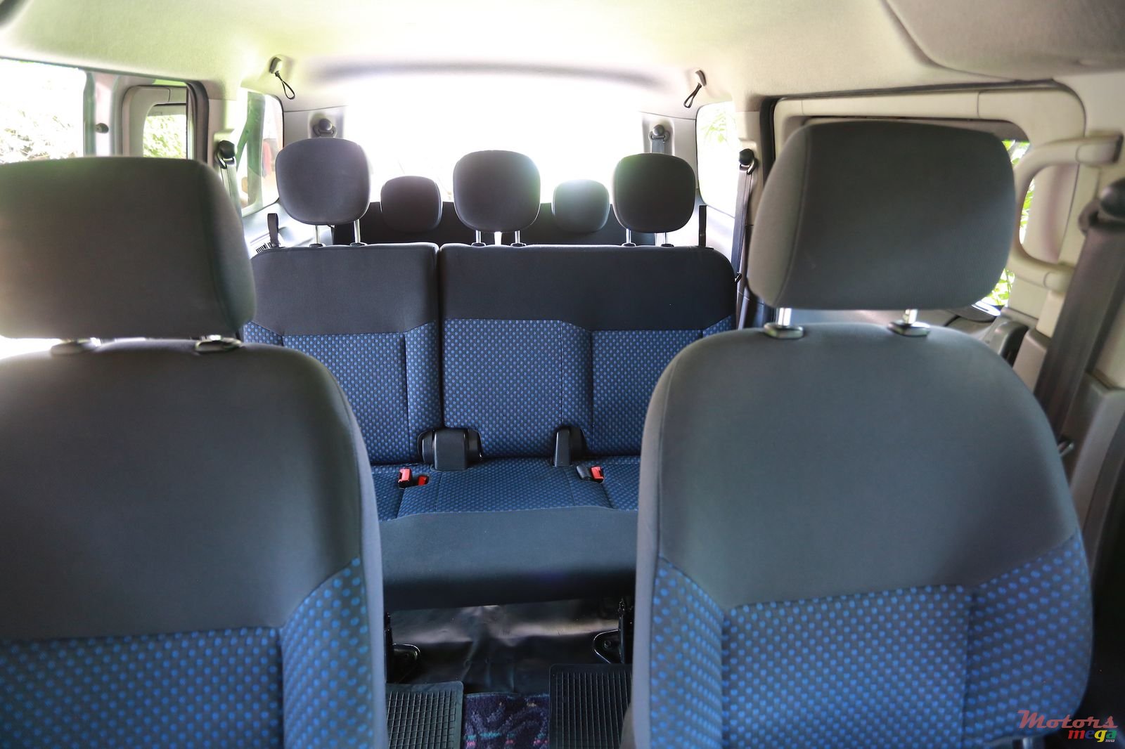 2010' Nissan photo #5