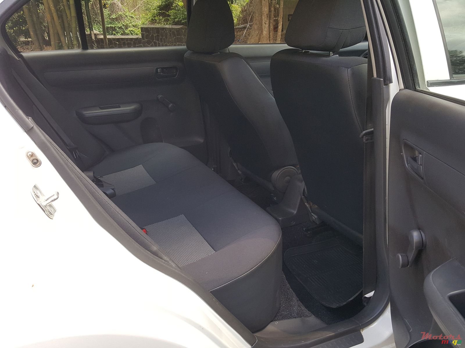 2009' Suzuki Swift Dzire photo #5