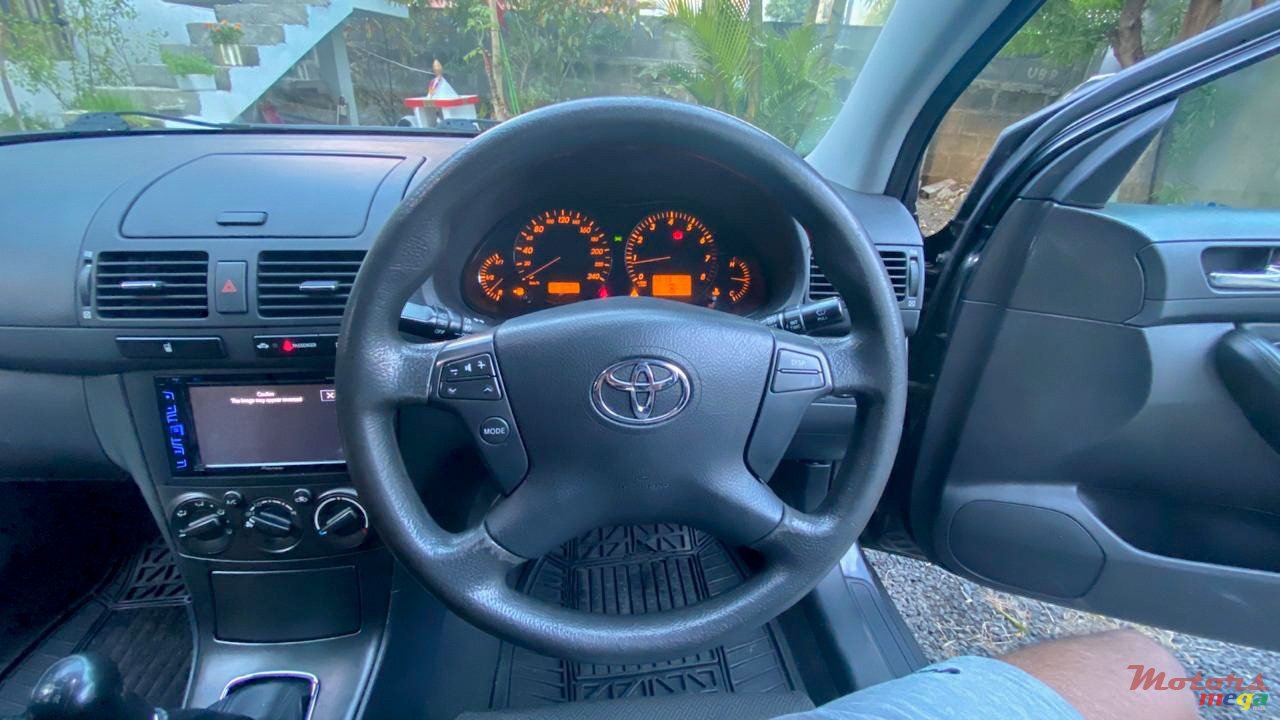 2008' Toyota Avensis photo #6