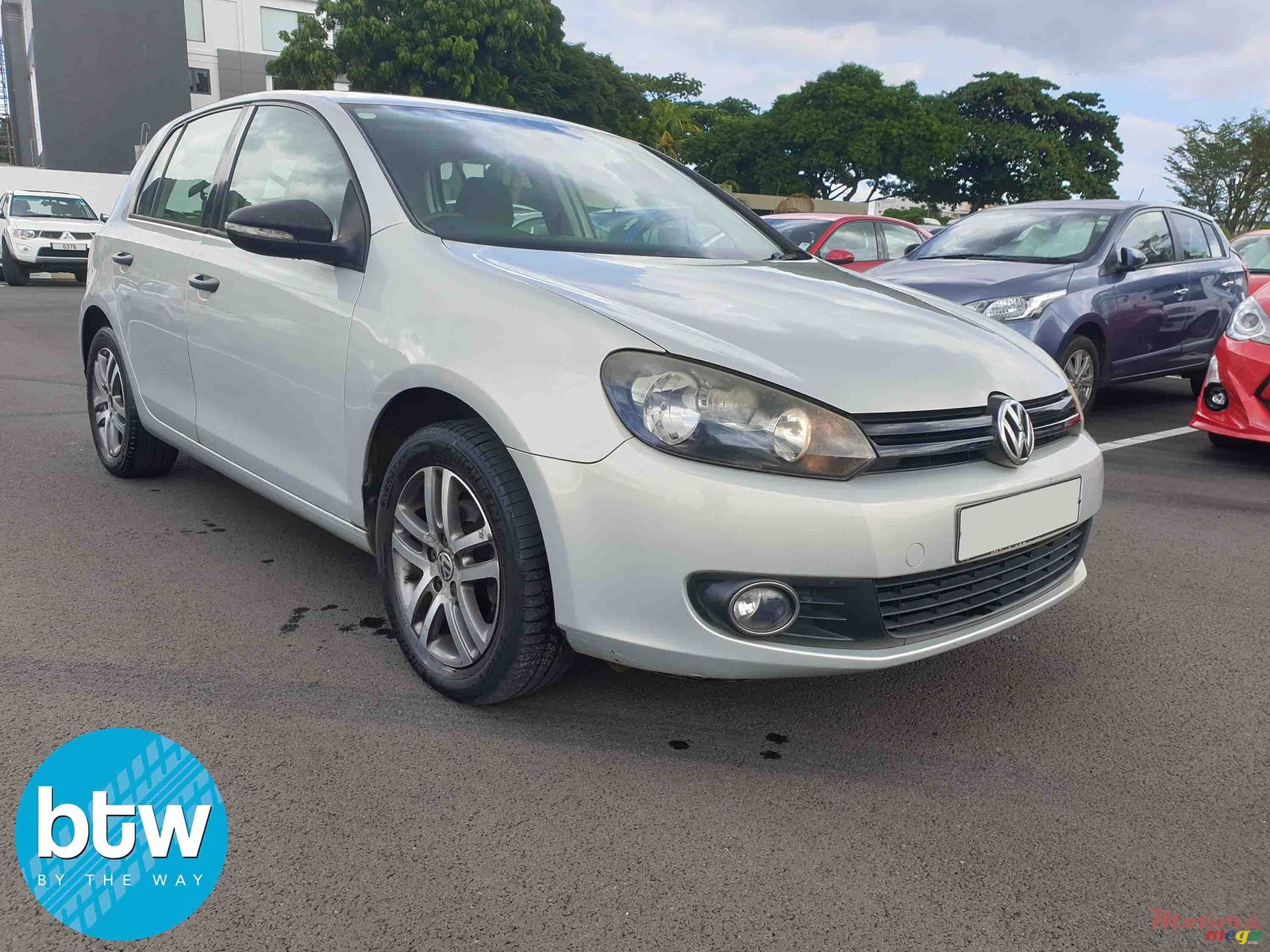 2009' Volkswagen Golf photo #1