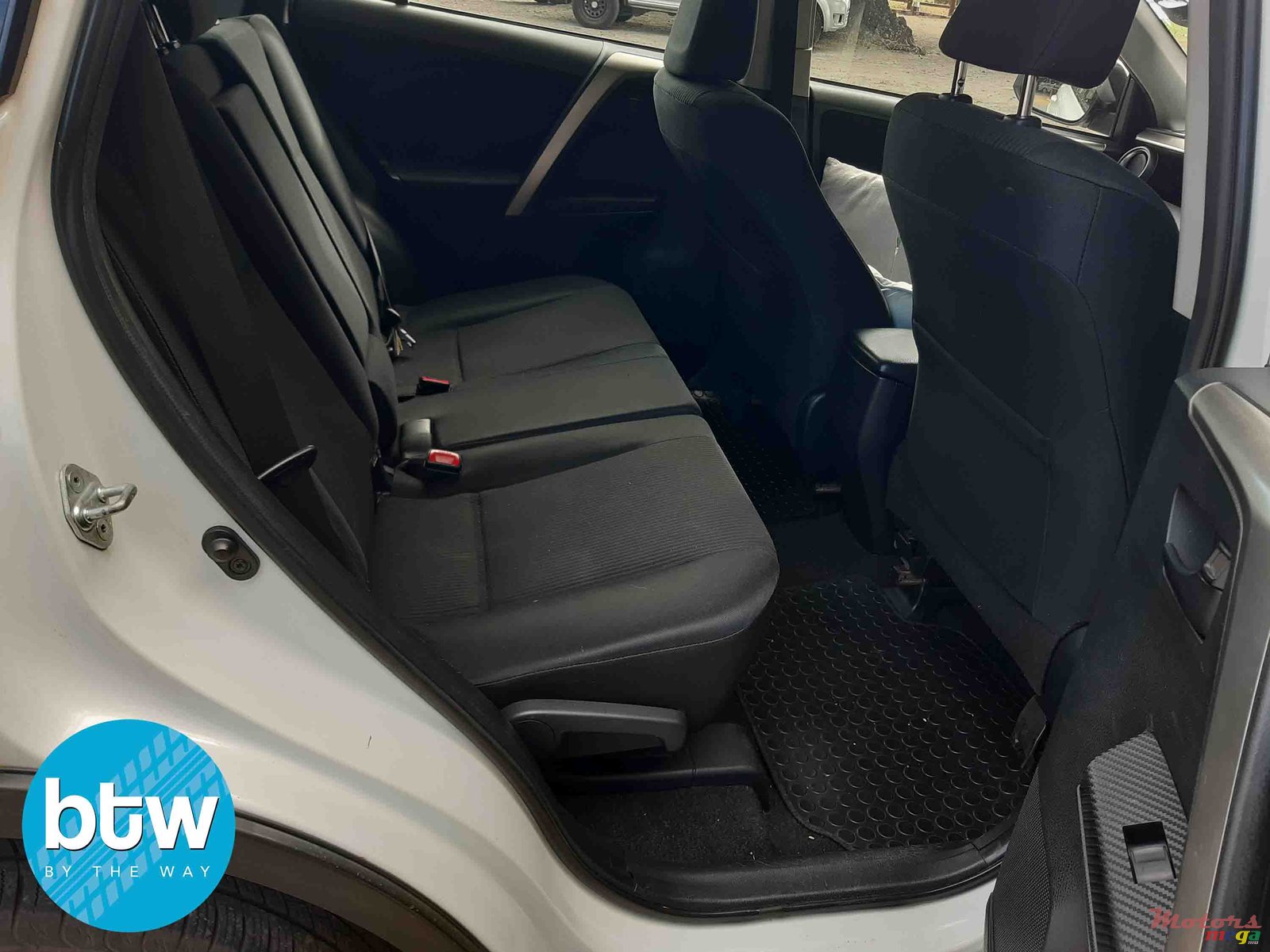 2014' Toyota RAV4 photo #3