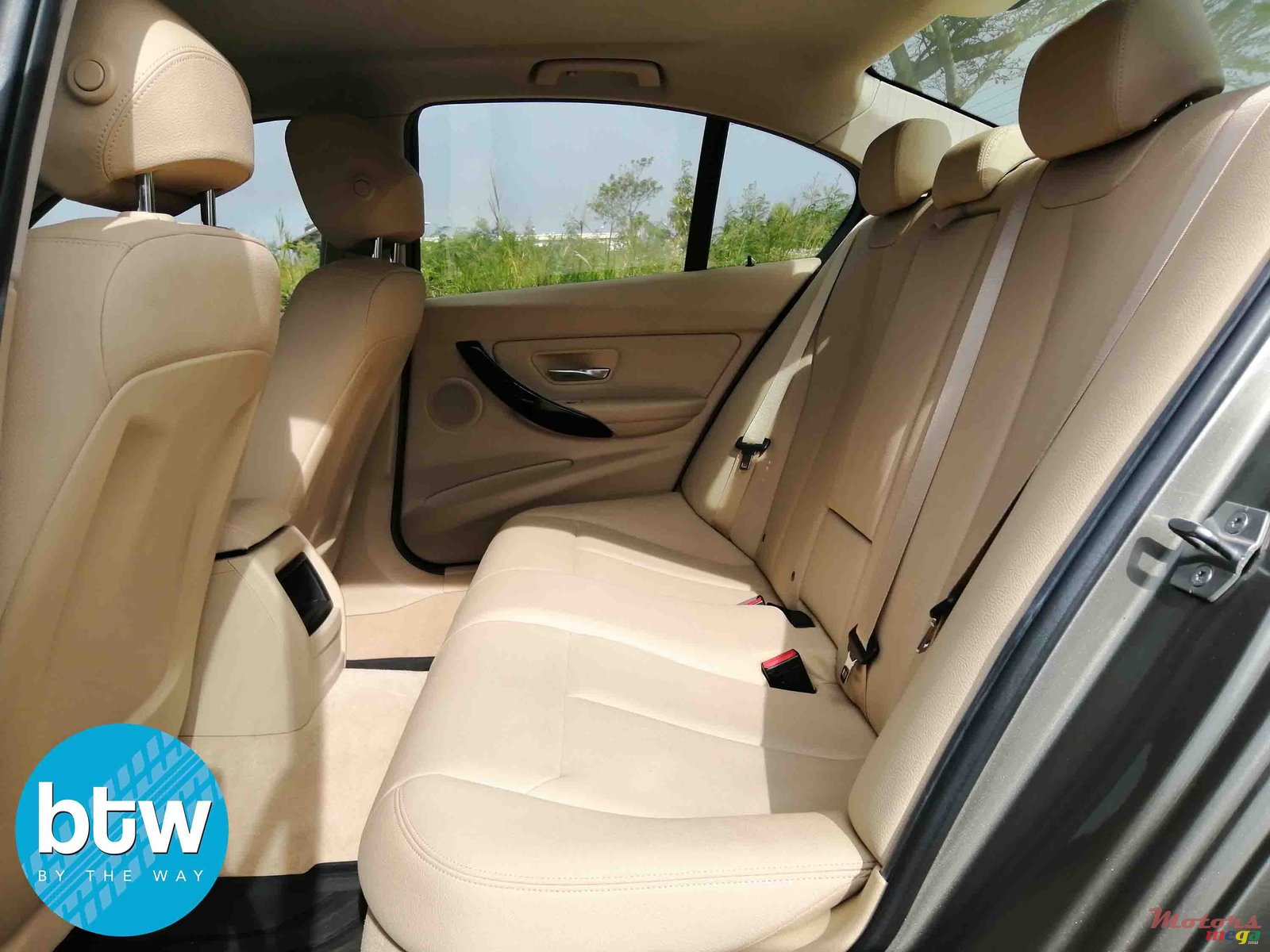 2016' BMW 318 photo #3