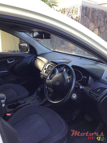 2011' Hyundai ix35 photo #5