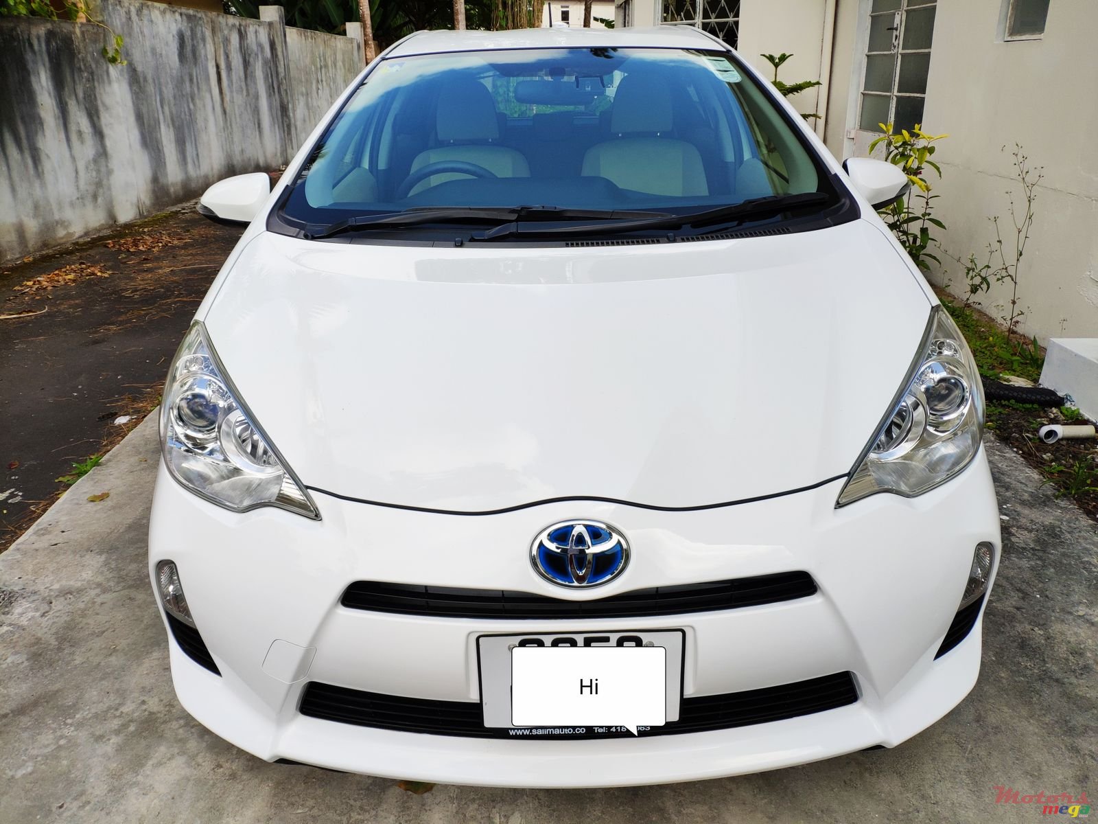 2013' Toyota Aqua photo #2