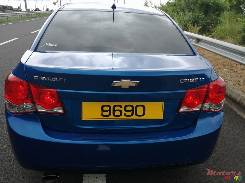 2010' Chevrolet Cruze LT photo #7