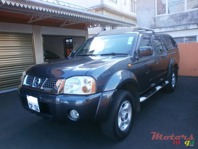 2004' Nissan 2x4 photo #2