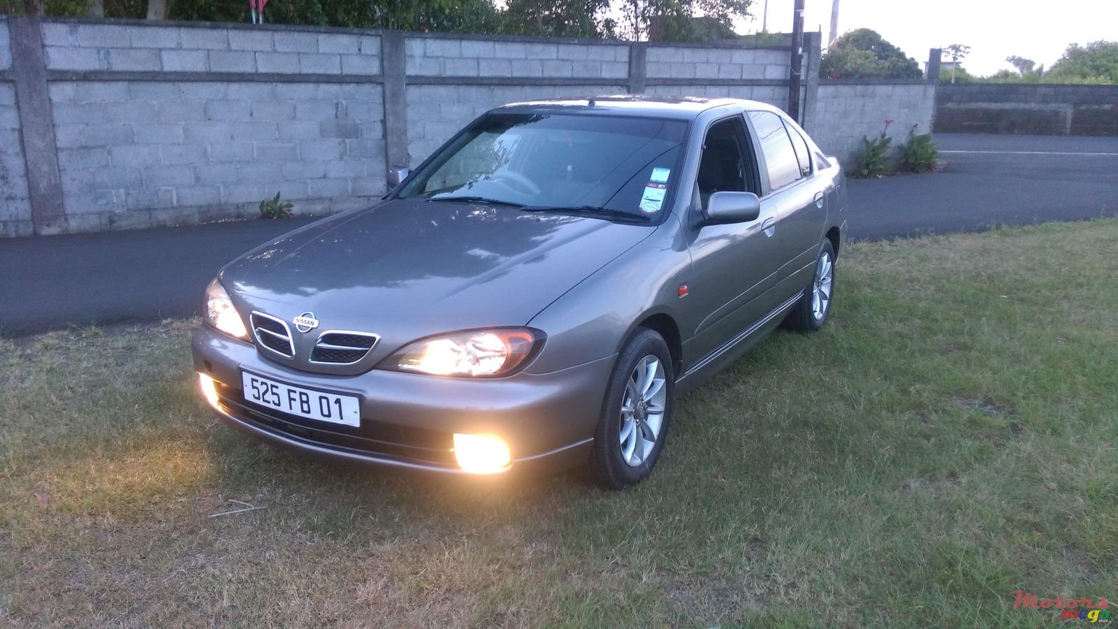 2001' Nissan Primera photo #1