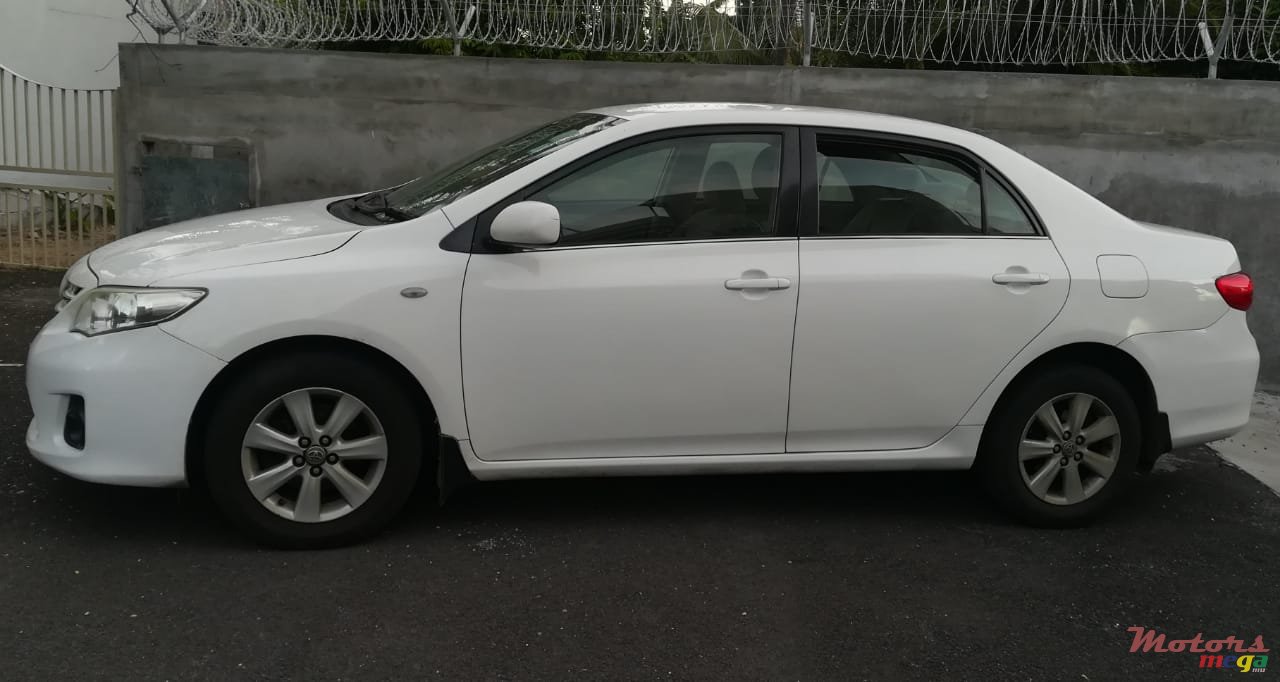 2011' Toyota Corolla photo #3