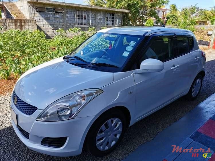 2011' Suzuki Swift photo #2