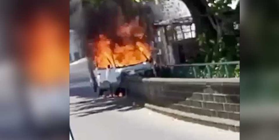 Ville Noire : Une bonbonne de gaz explose à bord d’un van déjà en feu
