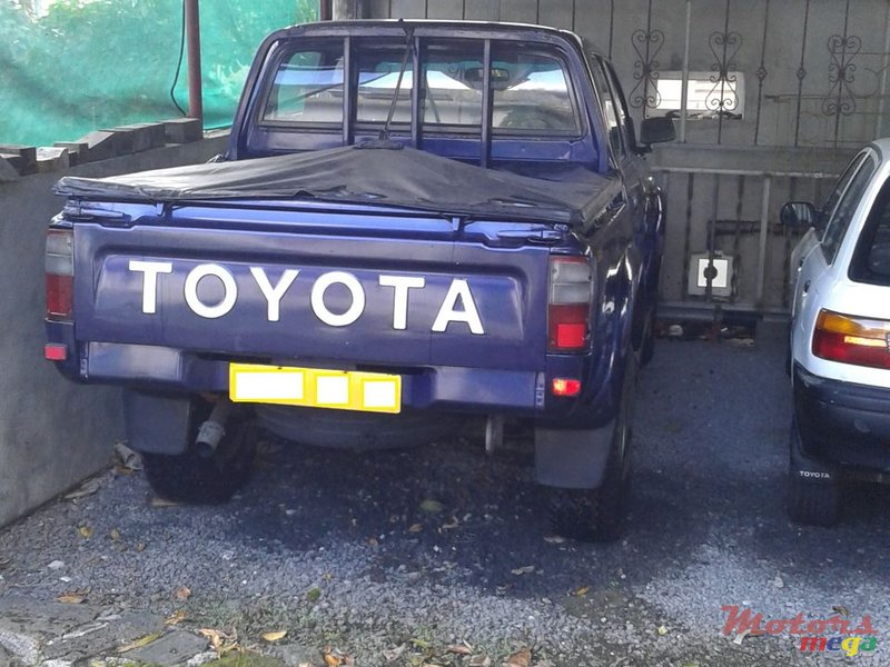 1999' Toyota Hilux photo #2